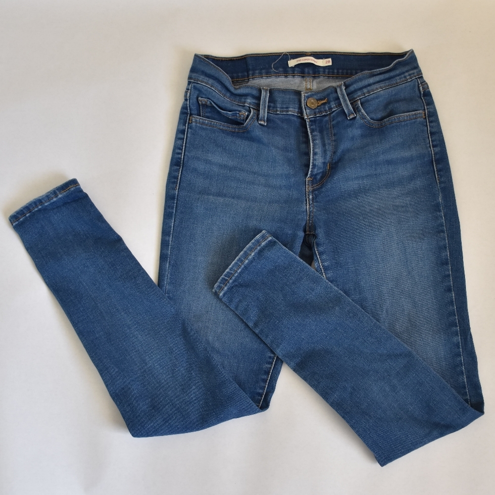 Levis